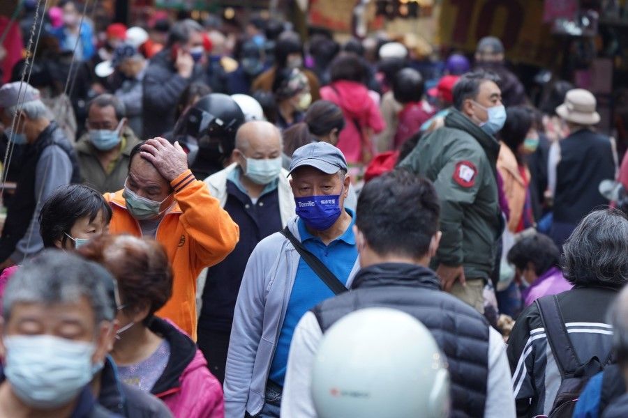 Pedestrians on the street in Taiwan, 28 December 2022. (CNS)
