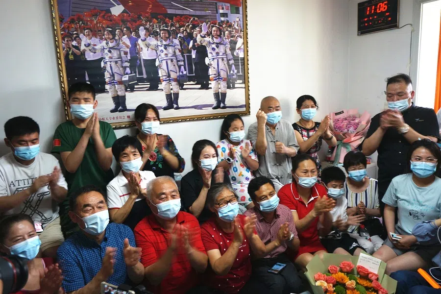 Liu Yang's friends and relatives in Zhengzhou, Henan province, China, applaud the successful launch of Shenzhou-14, 5 June 2022. (CNS)