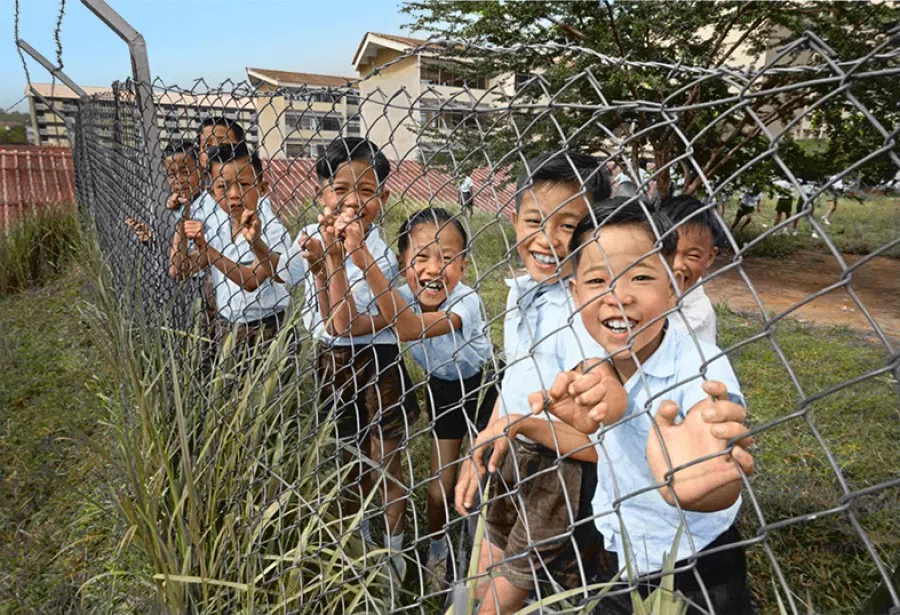 Primary school pupils having fun in the 1980s. A new generation of Singaporean children grew up enjoying a peaceful and stable life, unlike the poverty experienced by their ancestors. They began to create the future of Singapore in this new environment.