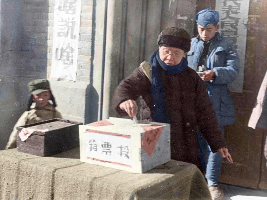 As most people in CCP-ruled areas were illiterate, voting was carried out in various ways, including drawing circles or using beans.