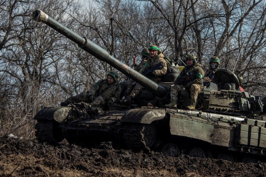 Ukrainian service members ride atop of a tank outside of the frontline town of Bakhmut, amid Russia's attack on Ukraine, in Donetsk region, Ukraine, 4 March 2023. (Oleksandr Ratushniak/Reuters)