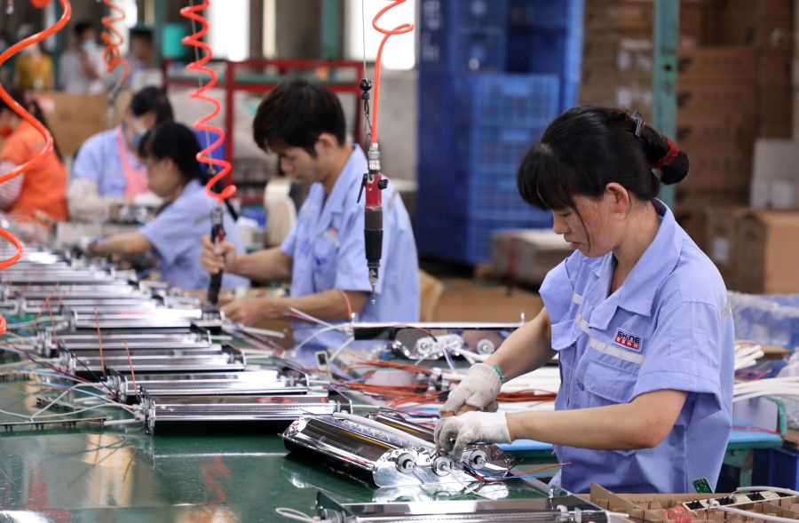Workers manufacturing heaters in a factory in Shunde, Guangdong province, 9 October 2022. (Xinhua)