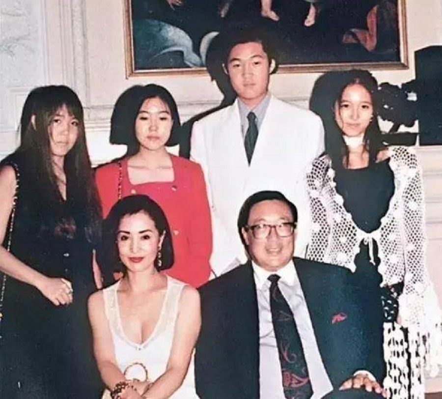 Hing Chao and his family. (Internet)