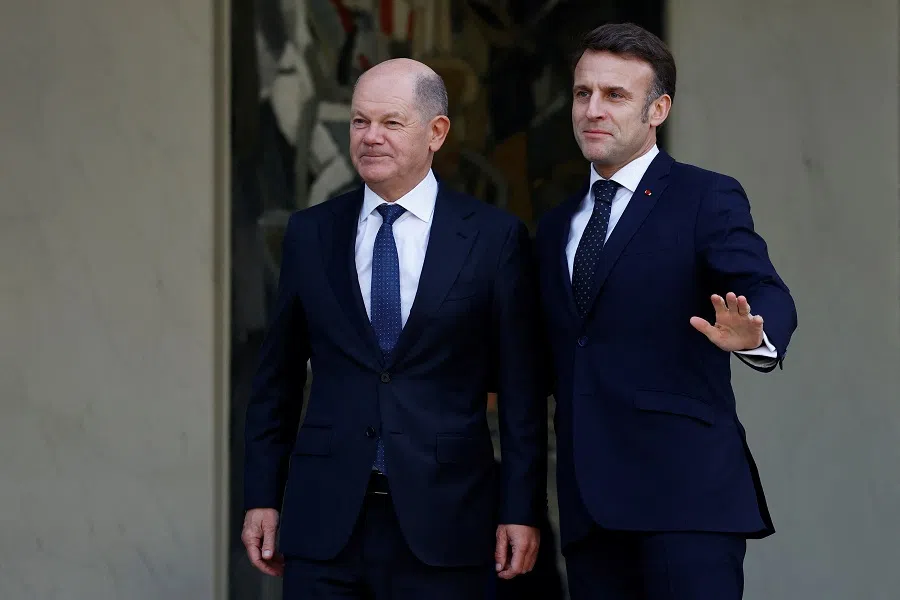 French President Emmanuel Macron welcomes German Chancellor Olaf Scholz as he arrives for a meeting with European leaders on Ukraine and European security at the Elysee Palace in Paris, France, on 17 February 2025. (Gonzalo Fuentes/Reuters)