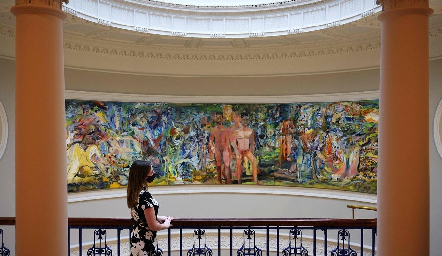 A gallery employee looks at the artwork "Unmoored from her reflection (2021)" by British painter Cecily Brown during a photocall ahead of the reopening of The Courtauld Gallery at Somerset House in London, England, on 10 November 2021. (Adrian Dennis/AFP)