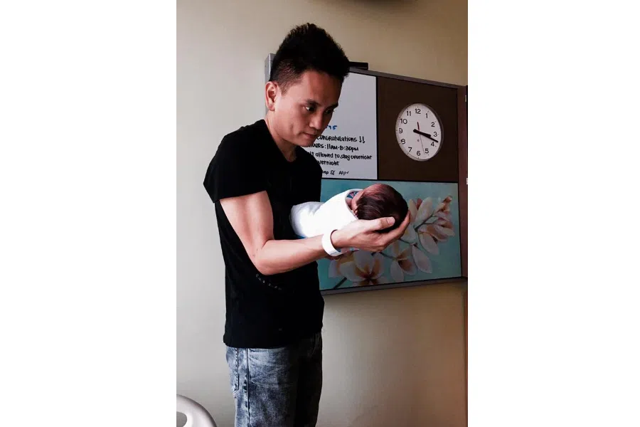 Simon Shen and newborn daughter, Ivanka. (Photo: Simon Shen)