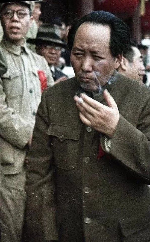 Mao Zedong smoking at the grand ceremony. (Photo taken by Vladislav Mikosha)