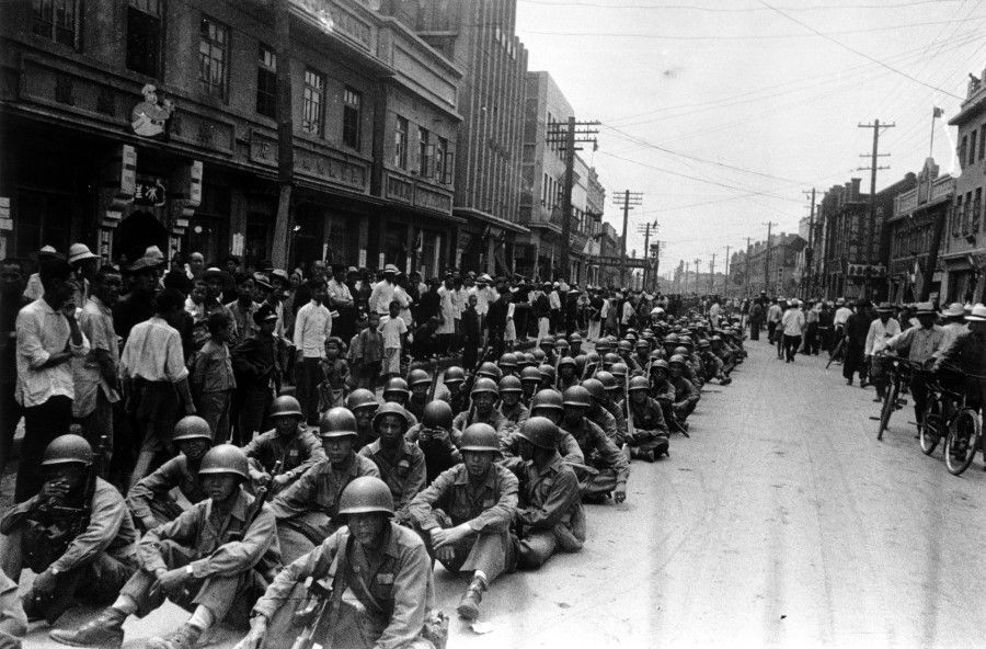 Troops from the New 1st Army sit on the streets of Shenyang, April 1946. This was known as the best-educated and best-disciplined unit in China at the time, with their US-style equipment.