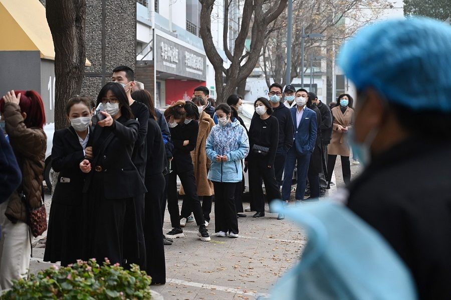 People line up to get Covid-19 coronavirus tests in Beijing, China, on 4 November 2021. (Greg Baker/AFP)