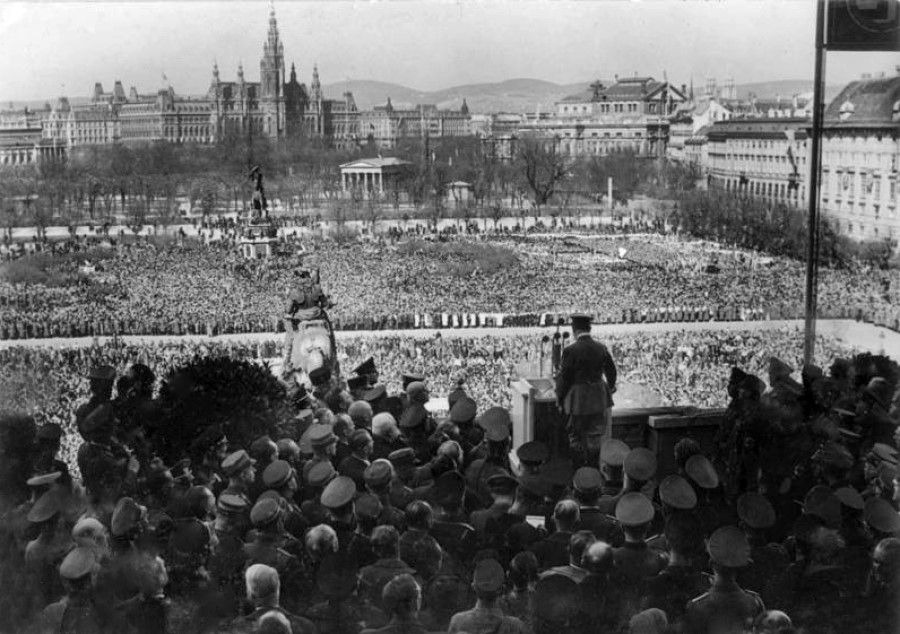 Hitler proclaims the Anschluss on the Heldenplatz, Vienna, 15 March 1938. (Photo: German Federal Archive/Licensed under CC BY-SA 3.0 DE)