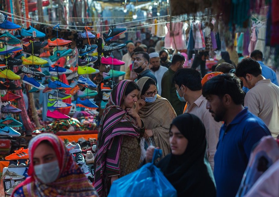 Shoppers near a stall selling shoes at a Sunday market in Karachi, Pakistan, on 6 March 2022. (Asim Hafeez/Bloomberg)