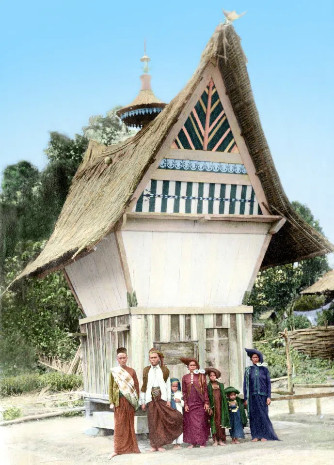 Locals at the sultan's palace in Indonesia, 1920s.