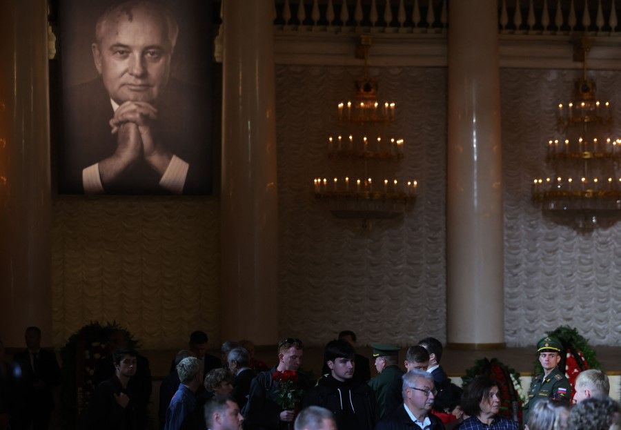 Mourners attend a memorial service for Mikhail Gorbachev, the last leader of the Soviet Union, at the Column Hall of the House of Unions in Moscow, on 3 September 2022. (Evgenia Novozhenina/AFP)