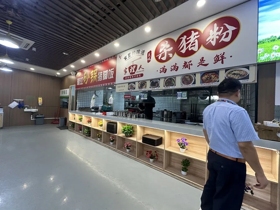 Huang Zhishan closed his store after less than two months.