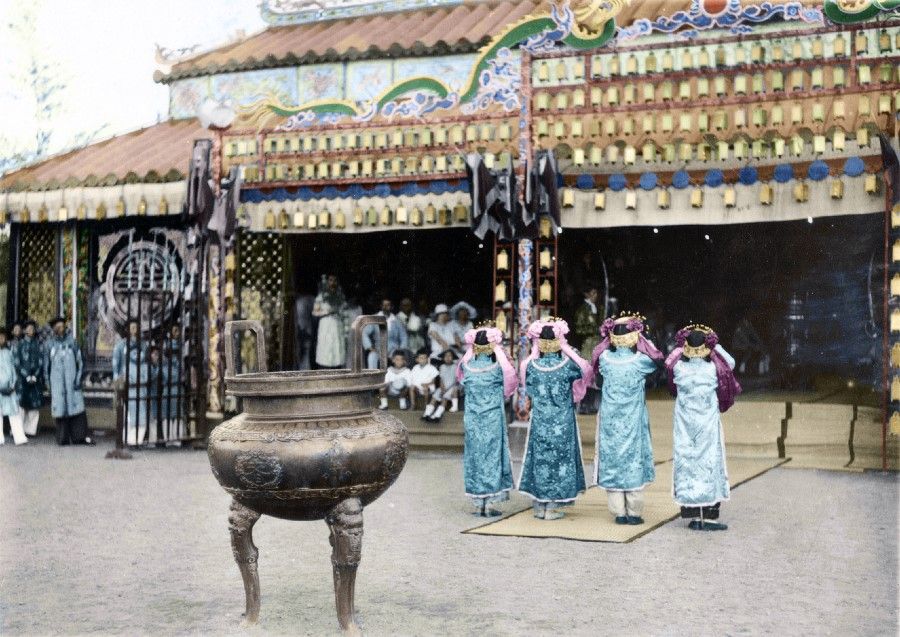 In the 1920s, under French colonial rule, court ceremonies of the Nguyen dynasty also became tourist attractions.