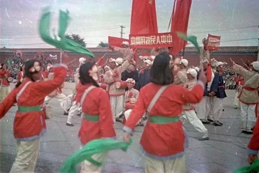 The niu yangge dance at the grand ceremony. The dance is part of a local culture that originated from Yan'An, northern Shaanxi. (Photo taken by Vladislav Mikosha)