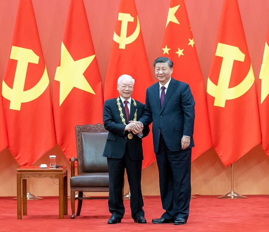 Chinese President Xi Jinping awarded the Friendship Medal to Communist Party of Vietnam General Secretary Nguyen Phu Trong in a grand award ceremony in the Great Hall of the People, in Beijing, China, on 31 October 2022. (Xinhua)
