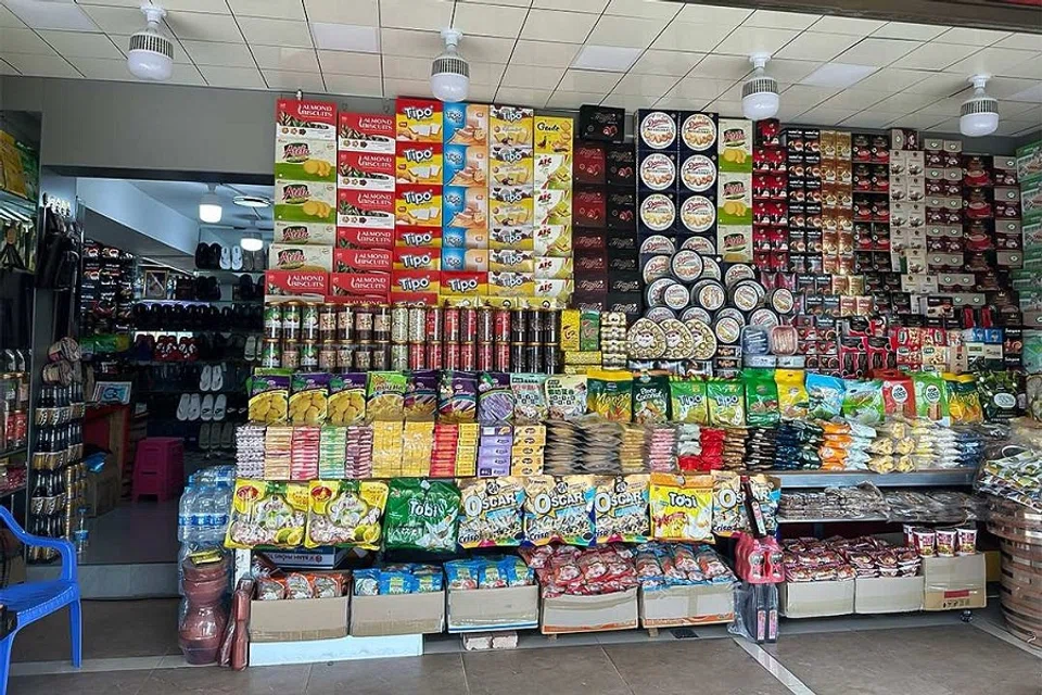 A store next to a customs station in Hekou county in Southwest China’s Yunnan province sells snacks, slippers, bead strings and other goods imported from Vietnam, 3 November 2024.  (Feng Yiming/Caixin)