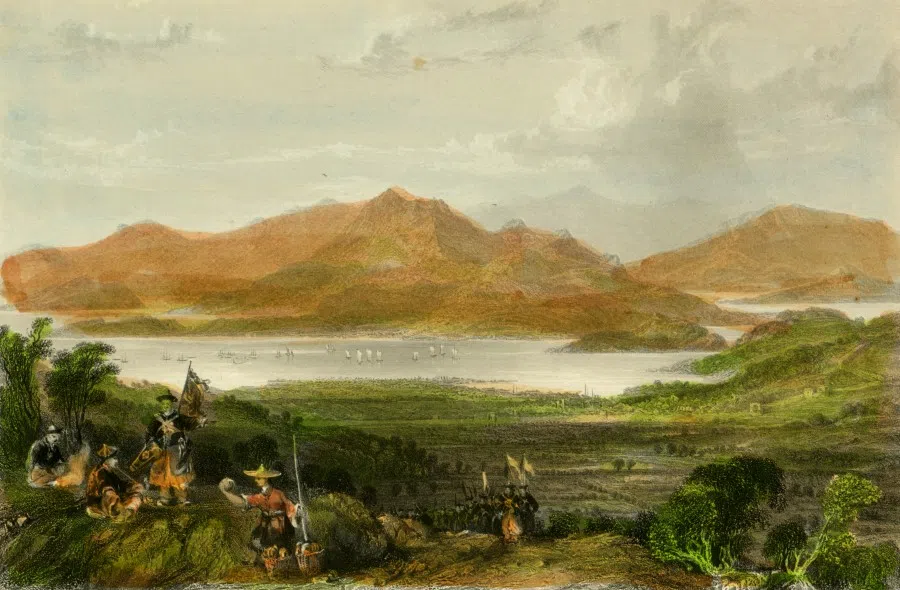 Etching by 19th century British artist Thomas Allom, showing the Zhoushan valley. Zhoushan is at the mouth of the Yangtze River, and the British planned it as a key hub in its trade with China. During the Opium War, the British army occupied Zhoushan and expanded into China along the Yangtze River. The British government prepared a detailed analysis of the situation in Zhoushan. The image shows the Qing troops defending Zhoushan and preparing to fight the British troops.