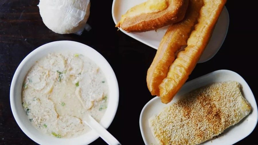 The Four Heavenly Kings (clockwise from top left) cifan, youtiao, dabing and soybean milk. (Internet)