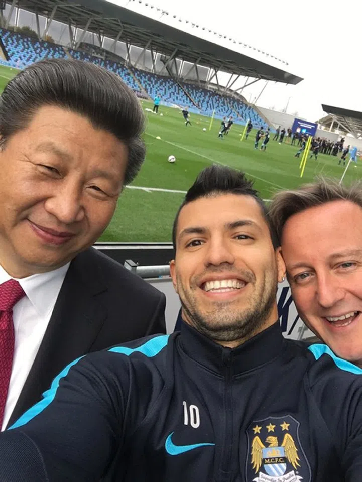 Xi Jinping with David Cameron and Manchester City striker Sergio Aguero. (Twitter/@MCFC)