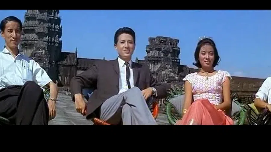 A screen grab from the movie Love Across a Thousand Miles, with the leads Gao Yuan and Han Ying, and a cameo by director George Shen. (Internet)