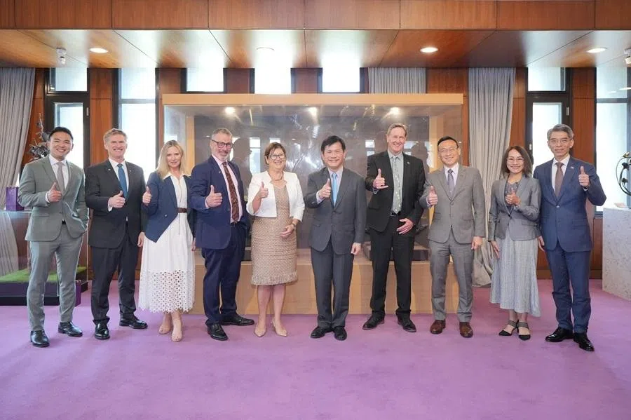 The New Zealand delegation with Taiwan Foreign Minister Lin Chia-lung (fifth from right).