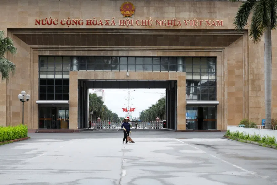 A woman wearing a protective mask, amid the spread of the coronavirus disease (COVID-19), cleans the empty Bac Luan bridge, a border gate with China's Dong Xing town, in Quang Ninh province, Vietnam, 14 August 2020. (Kham/REUTERS)