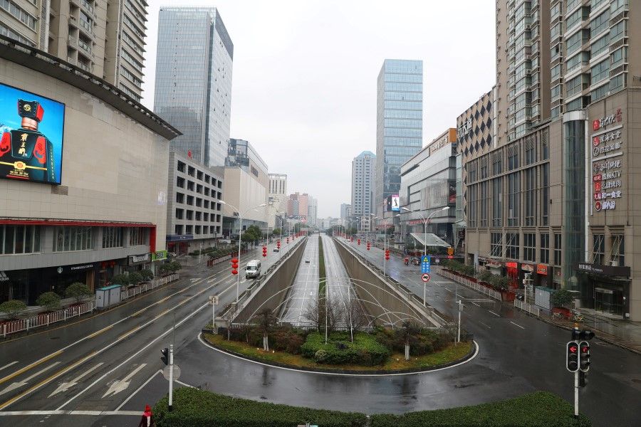 Nearly deserted streets in Wuhan, Hubei, 26 January 2020, following a ban on non-essential vehicles by the local government. The Chinese government has implemented a lockdown on Wuhan and other cities since 23 January. (Reuters)
