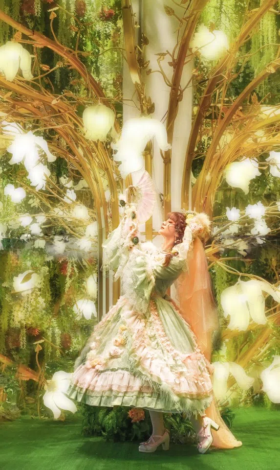 Zhou Yilian likes to cosplay in her free time, and does not want marriage to become an obstacle to the activities she likes.