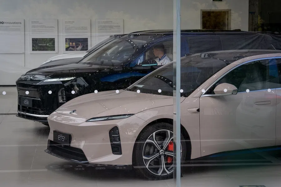 A NIO Inc. ET5T and an ES8 electric vehicles on display at the company's showroom in Beijing, China, on 18 October 2025. (Zhou Na/Bloomberg)