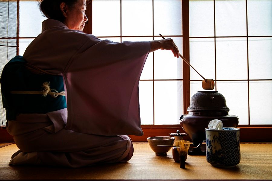 A traditional Japanese tea ceremony. (iStock)