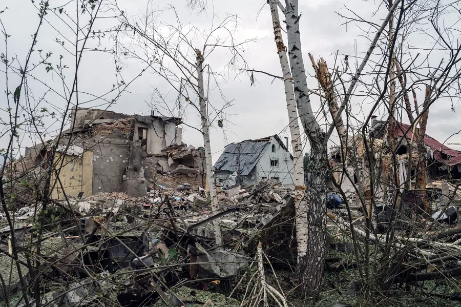 Destroyed residential houses following a Russian missile attack in Kyiv, Ukraine, on 25 May 2025. (Andrew Kravchenko/Bloomberg)