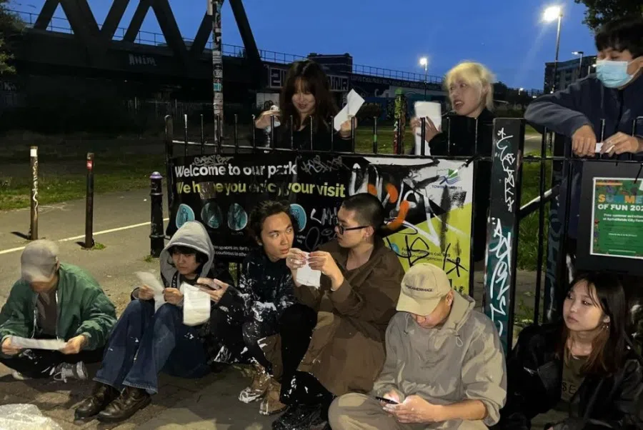 The group of artists that created the graffiti. (@yiqueart/Instagram)