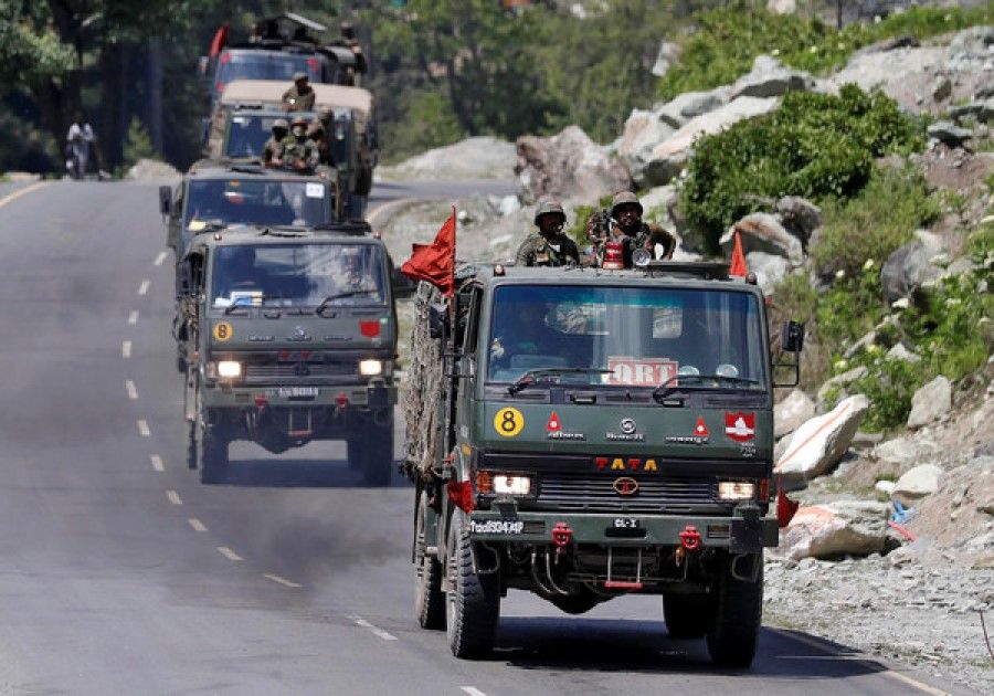 An Indian Army convoy moves along a highway leading to Ladakh, at Gagangeer, during the Galwan Valley crisis, 2020. (Internet)