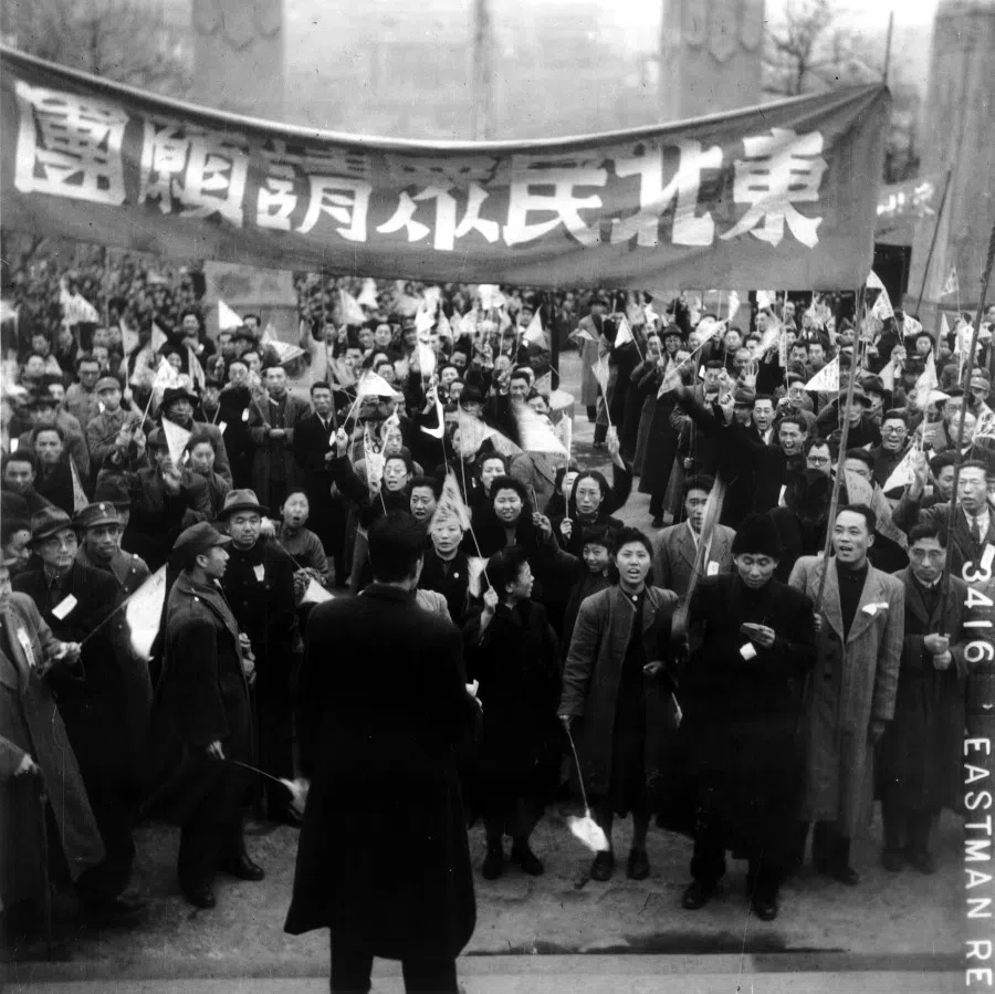 In February 1946, the Red Army's refusal to withdraw its troops after entering northeastern China led to protests by the Chinese people. The picture shows Chinese in Chongqing demanding the withdrawal of the Red Army.