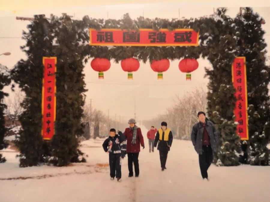 On the way to new year visiting.