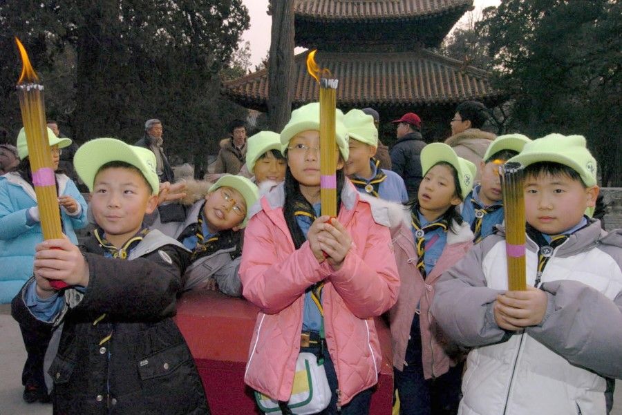 South Korean pupils burn incense to honour Confucius at the Confucian Manor in his hometown of Qufu, east China's Shandong Province, 2006. Confucian thought is universal, inclusive, and secular. (Xinhua)
