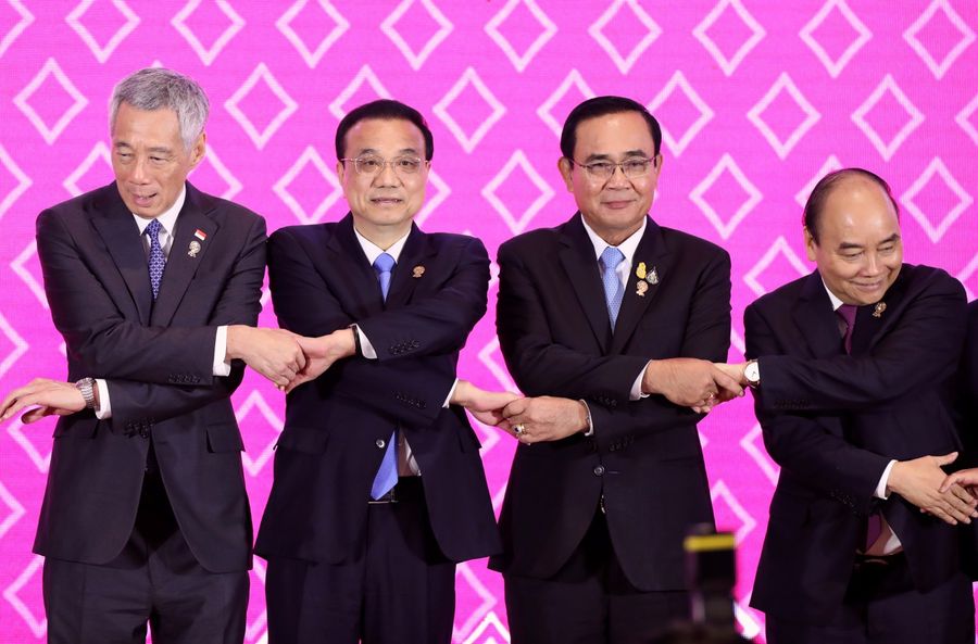 Singapore's Prime Minister Lee Hsien Loong, China's Premier Li Keqiang, Thailand's Prime Minister Prayuth Chan-ocha, and Vietnam's Prime Minister Nguyen Xuan Phuc, pose for a photo at the ASEAN-China Summit on the sidelines of the 35th ASEAN Summit in Bangkok, Thailand, on 3 November 2019. (Soe Zeya Tun/Reuters)