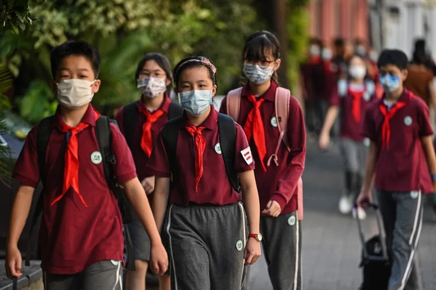 Students arrive for the first day of classes at the Shanghai Yan'an Middle, Junior and High School in Shanghai on 1 September 2021. (Hector Retamal/AFP)