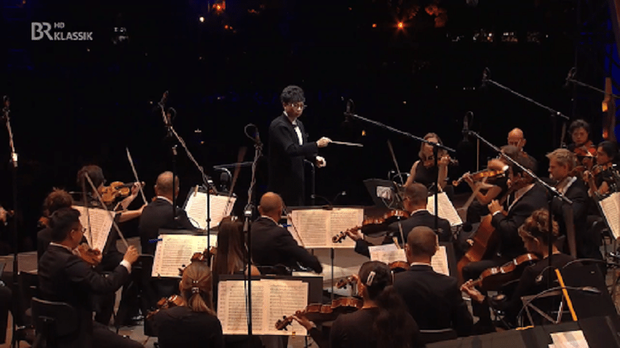 Wong Kah Chun conducting the Nuremberg Symphony Orchestra at the 2022 Klassik Open series in Nuremberg. (Screenshot from video)