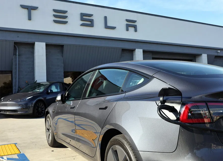 A Tesla electric car recharges at a Tesla dealership on 16 January 2024 in Burbank, California, US. (Mario Tama/Getty Images/AFP)
