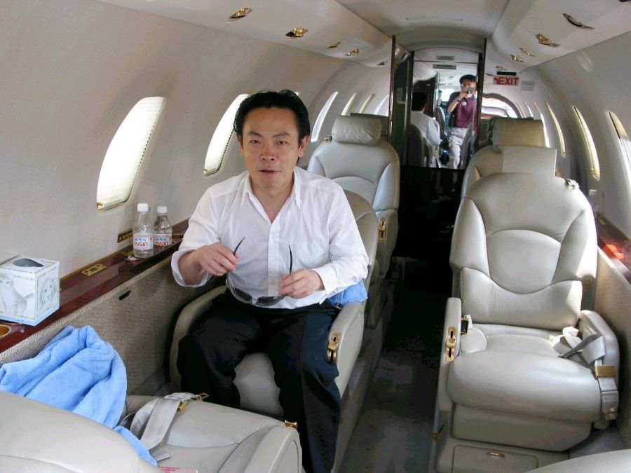 Zhang Yue of Broad, 2002. In 1997, the avid flyer became the first person in China to get a private helicopter pilot license, and was also the first owner of a commercial business plane and helicopter. (CNS)