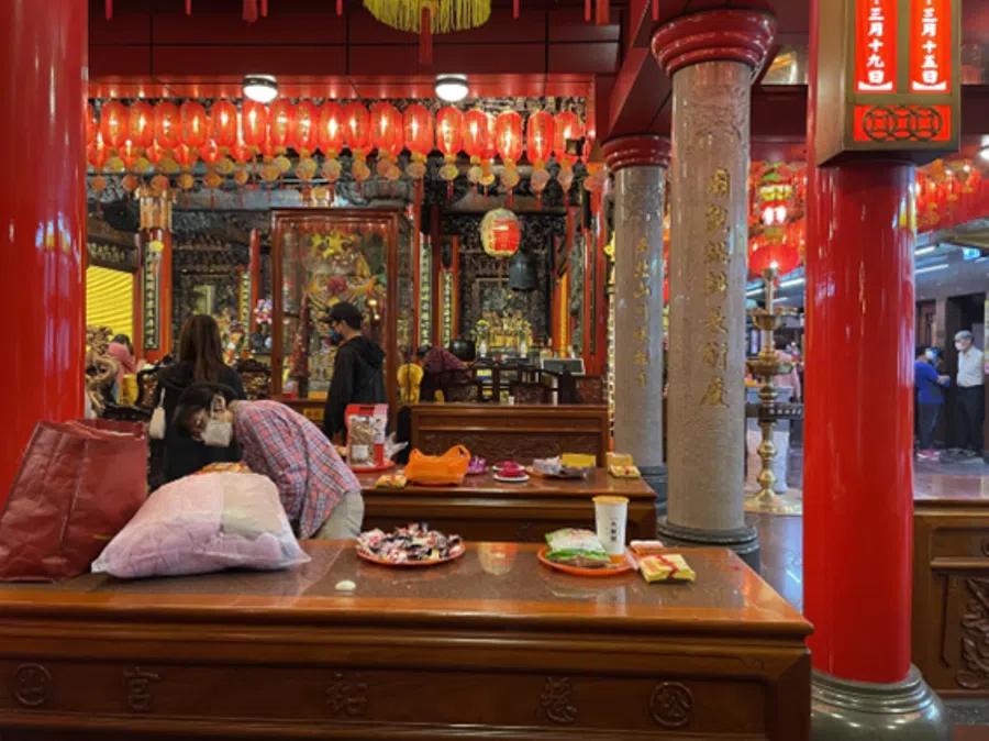 People’s choice of food offerings to gods and ancestors have changed with the times, Taiwan.