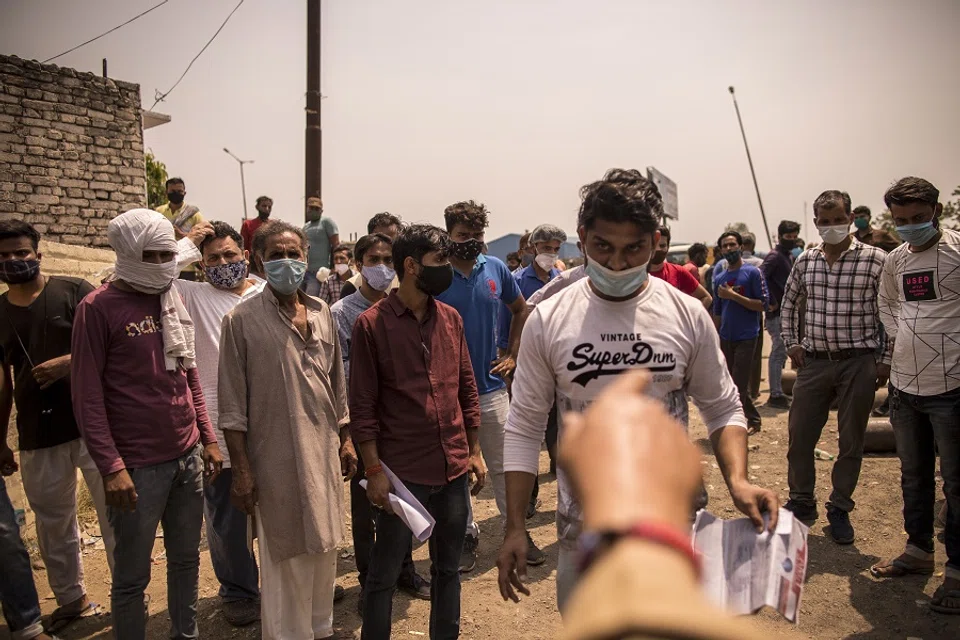 A man is called forward while waiting in line at a medical oxygen refilling facility in Moradabad, Uttar Pradesh, India on 4 May 2021. (Anindito Mukherjee/Bloomberg)