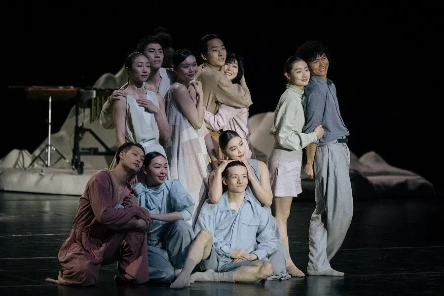 The cast of In Satie: The Rite of Spring.