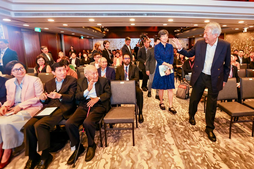 SM Teo Chee Hean, accompanied by SPH Chinese Media Group Editor-in-Chief Lee Huay Leng, greeting Professor Wang Gungwu, Professor Yasheng Huang, and moderator Chow Yian Ping at the ThinkChina Forum on 28 March 2025 at The Capitol Kempinski Hotel. (SPH Media)