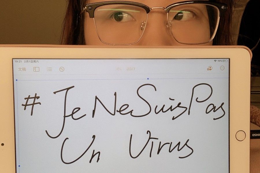 A tweet along with the text: "#JeNeSuisPasUnVirus I am just a normal Chinese student. The reason why I wear mask only cause I just wanna defend myself. It should not be the reason why I was offended." (@Teaaa29037085/Twitter)