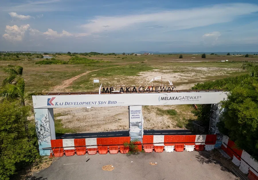 When Lianhe Zaobao visited, the main entrance was closed and there was little sign of construction on the only island that has been developed. (Photo: Hugo Teng)