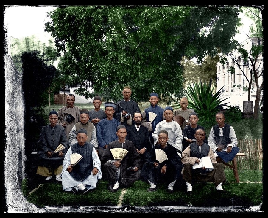 This photo taken in 1889 during the reign of Emperor Guangxu shows Scottish Presbyterian missionary Thomas Barclay with students at Tainan Theological College and Seminary. In 1860, following the Second Opium War, China opened up its coastal areas, including Anping and Takao (now Kaohsiung), and Western diplomats, merchants and missionaries came in droves. At the time, Taiwan was a prefecture of Fujian province. With China's opening up, Western merchants and missionaries also showed up at Taiwan's ports.